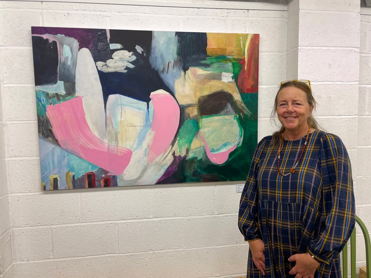 Katherine Earle of Neopardy uses acrylic and oil on canvas and is a resident artist at The White Room Creative Space. AQ 6402
