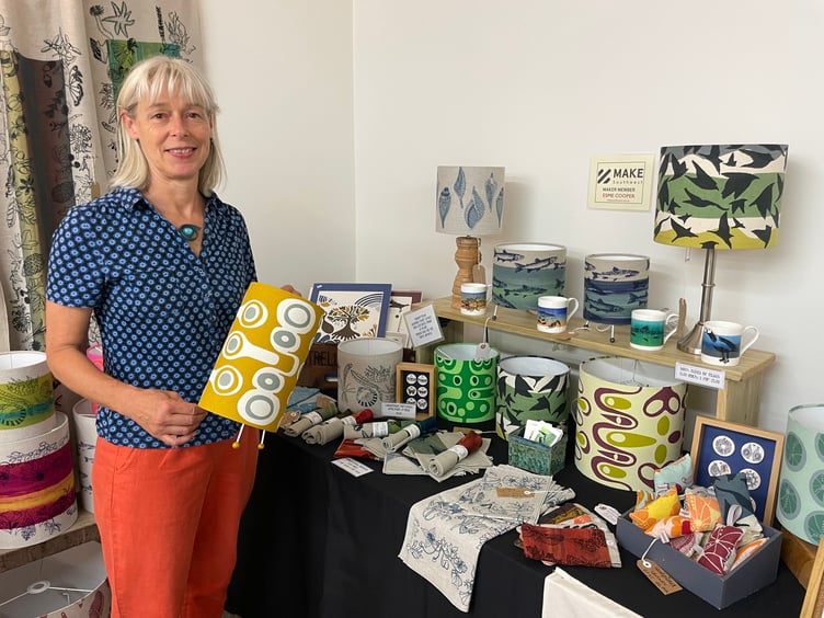 Esme Cooper of Crediton screen prints onto fabric, produces table runners and lampshades among other items. AQ 6404