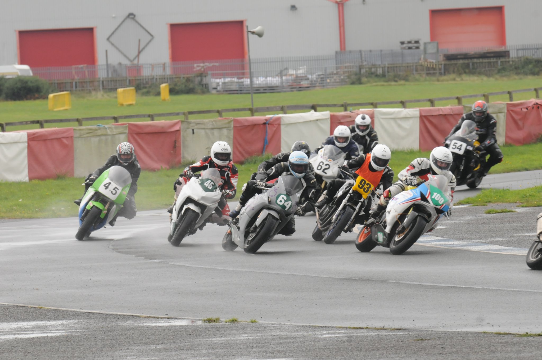 Action from the second combined Post-Classic and Single, Twin, Triple race. Far left is Neal Champion, who was the leading Post-Classic rider, next to Aron Redmond (46), Bruce Cobburn (64), Will Corkill (93) and Noel Latimer (100)