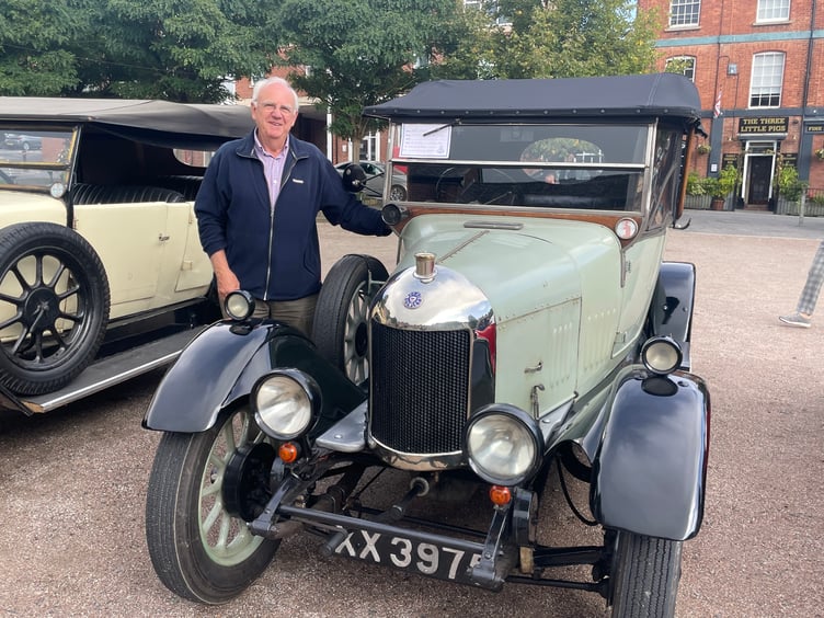David Penberthy with his Morris Cowley. AQ 7601