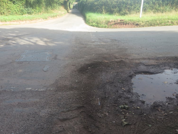 Looking at Fordton Cross from the Whitestone road, road markings for both roads are very faint. SR 3362