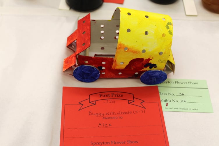 In the 5-7 years class Alex’s top prize buggy with wheels. SR 8661