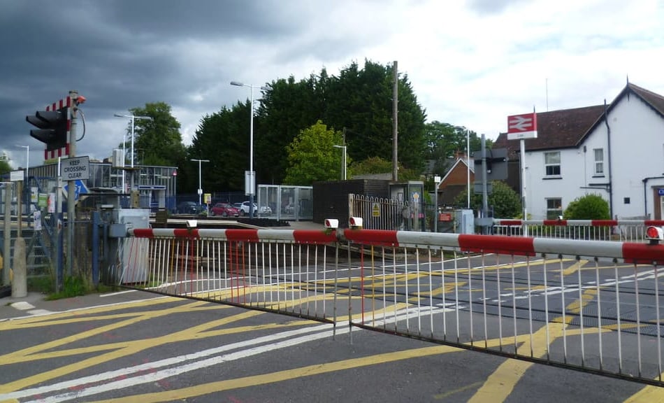<p>Motorists could avoid long waits at the Liss level crossing by checking out the crossingdropping.co.uk website</p>