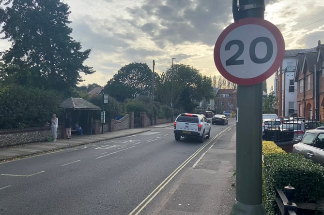 A new 20mph repeater sign in Union Road, Farnham