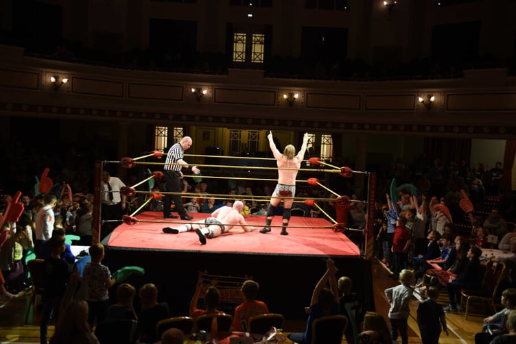 Megaslam Wrestling in the Villa Marina