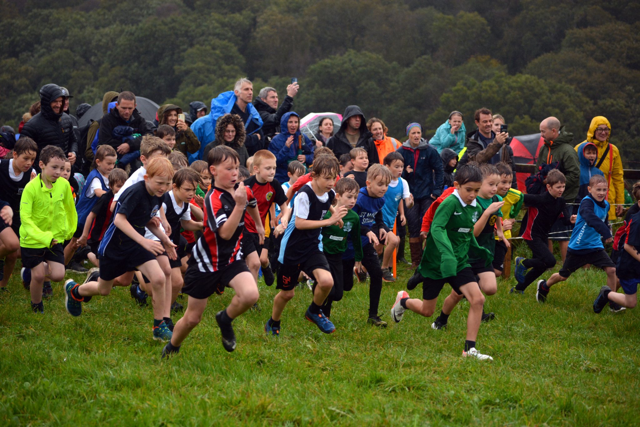 Year 3 and 4 boys race