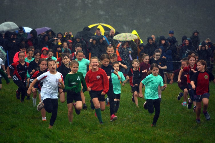 Start of the Year 3 and 4 girls race