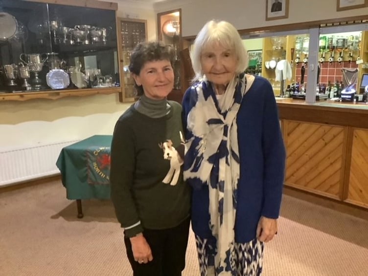 Jane Raw Rees being presented by captain Lynda Evans as winner of the Summer Ecletic and Birdie Tree
