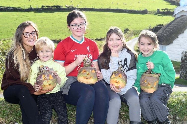 (L-r) Aimee Collins, Milo Collins (5), Maddison Quayle (11) Abi Quayle (9), Lily O’Brien (9)