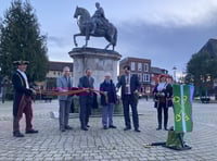 <p>Mayor Cllr JC Cressey cut the ribbon to celebrate the return of King William III</p>