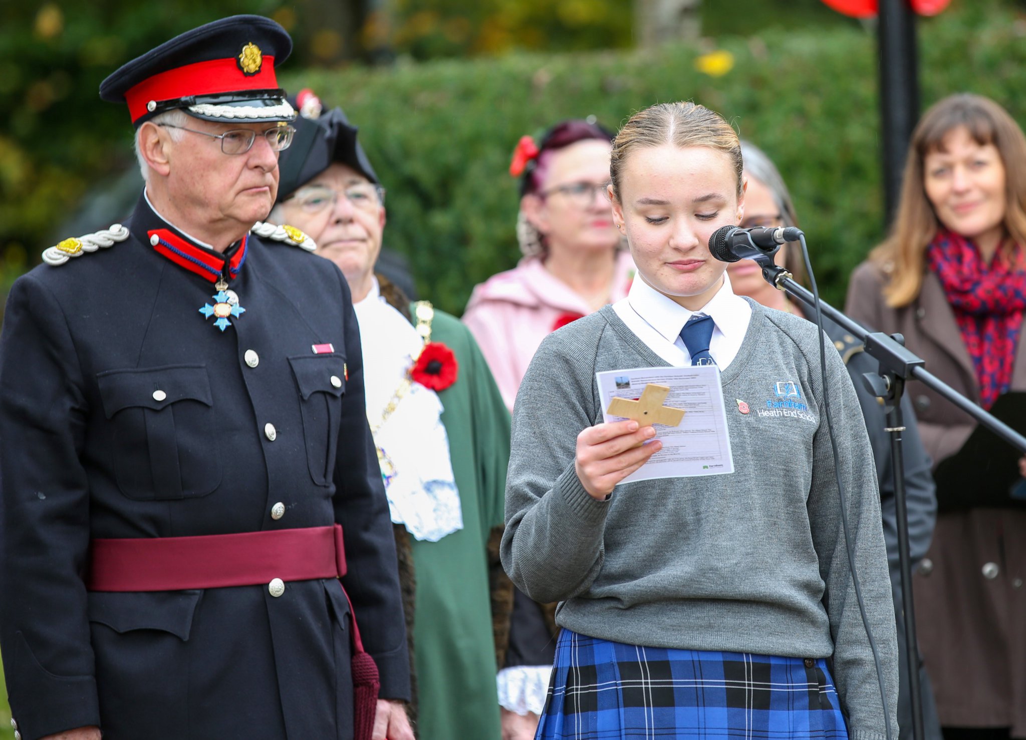 A Heath End pupil and the Deputy Lieutenant at Farnham’s schools Remembrance service