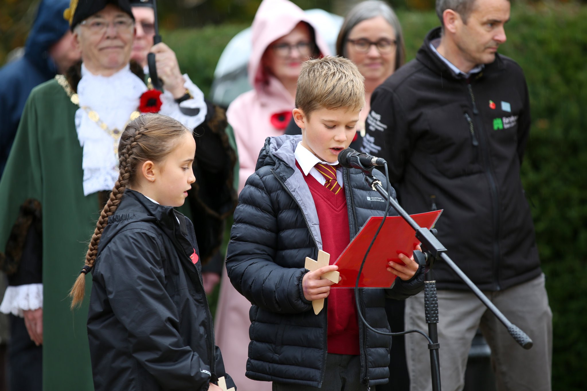 Rowledge School pupils share reading duties in Gostrey Meadow