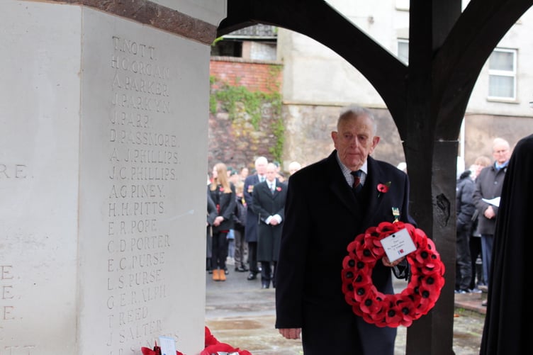 David Dornom with the wreath for Crediton Probus Club. SR 9223