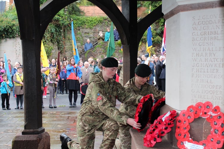 Cadets laying a wreath. SR 9211