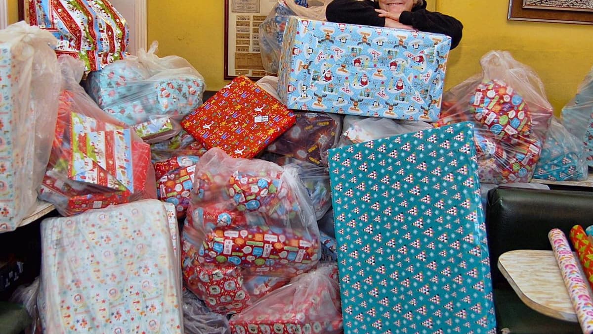 Teignmouth's Whistlestop Cafe gets Christmas on the right track