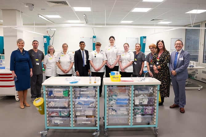 Prime Minister Rishi Sunak and Ms Richardson meet nursing students and staff from the School of Health Sciences at the University of Surrey