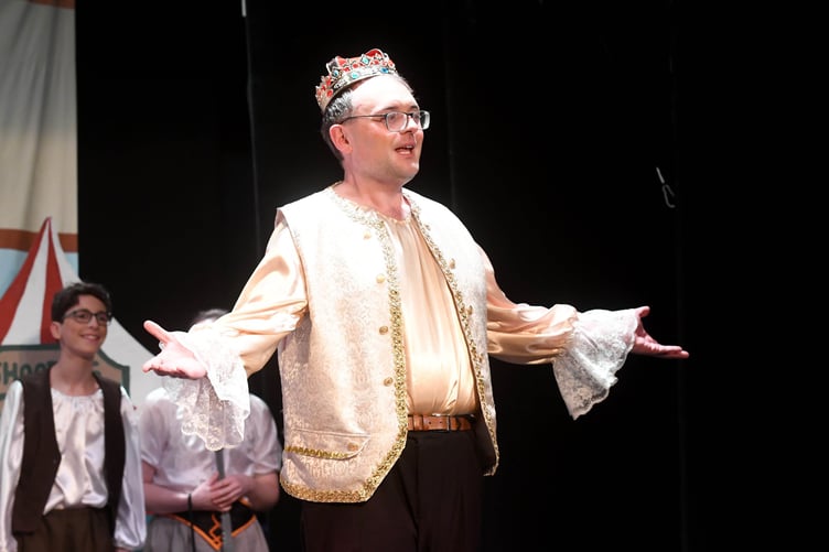 Peel Pantoloons presents Jack and the Beanstalk at Peel Centenary Centre - William Derbyshire as King Cannellini
