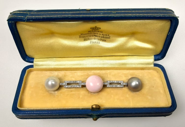 The brooch belonged to Mary, Princess Royal and daughter of King George V, and, it is believed, was a gift from the Duke and Duchess of Windsor, formerly Edward VIII and Wallis Simpson