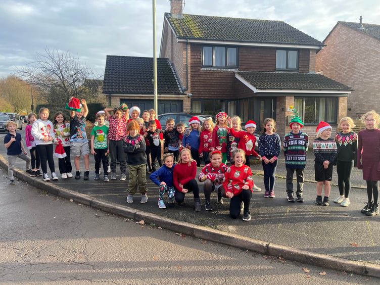 One of the classes ready for the off in the Landscore School Santa-thon. AQ 1676