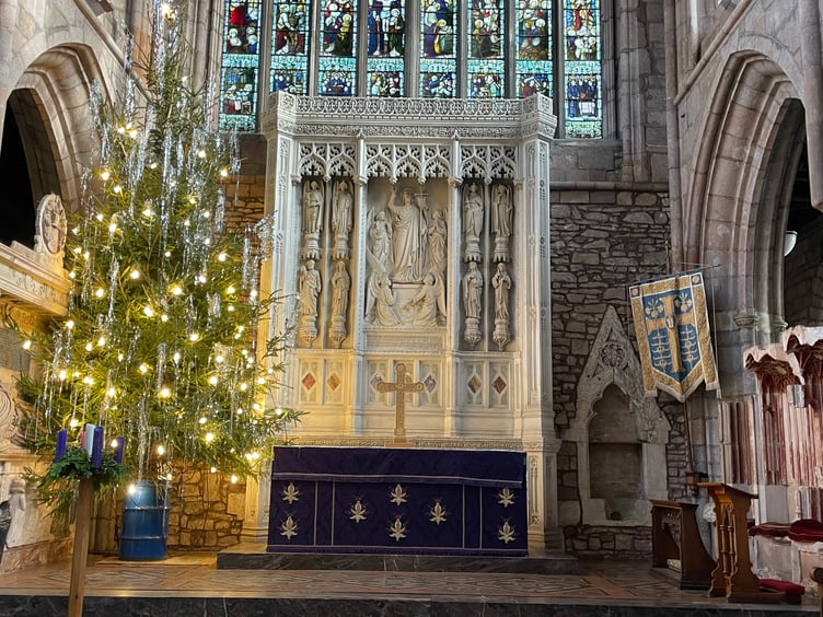 The tree by the High Altar. AQ 1490