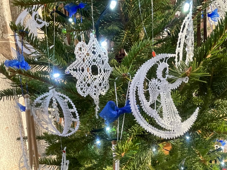 Honiton Lace Christmas decorations. AQ 1465