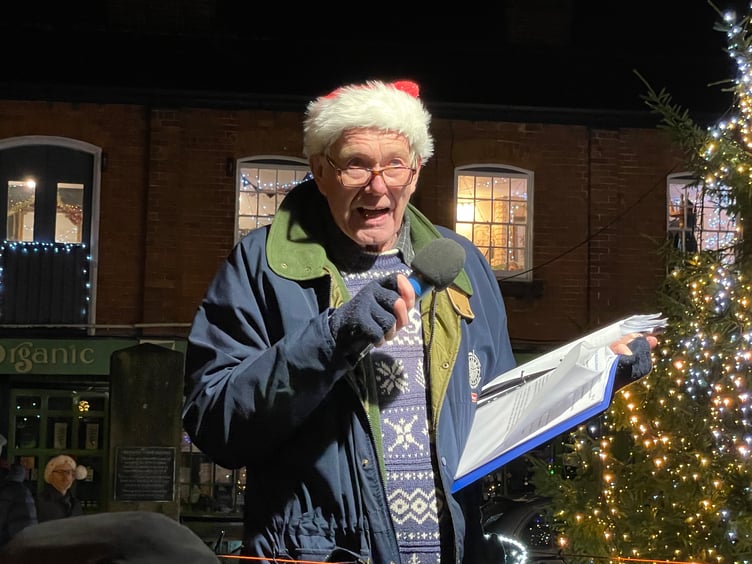 Paul Evans led the singing. AQ 2531