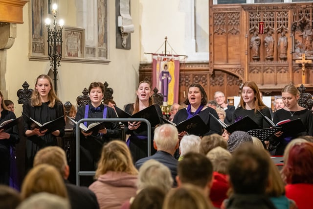 Review: Waverley Singers Christmas concert, St Lawrence Church, Alton