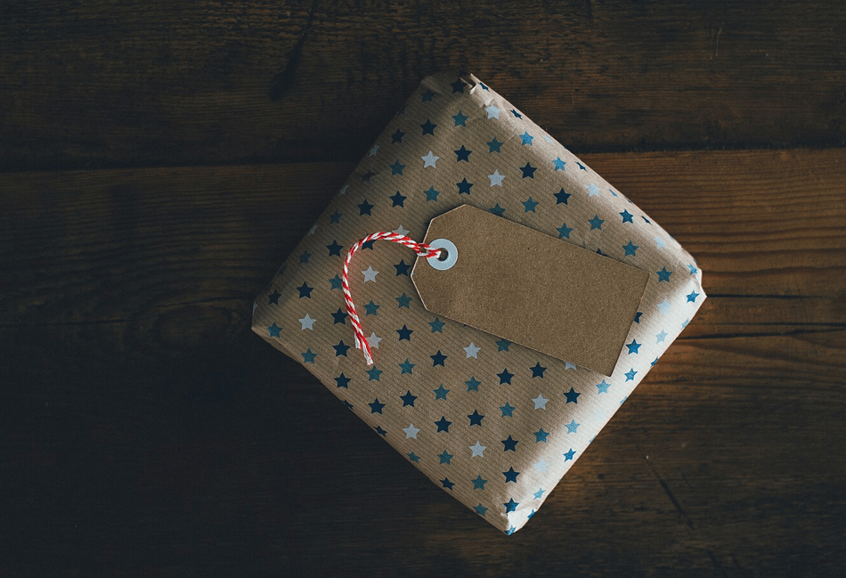 <p>Wrapping paper dilemma  </p>