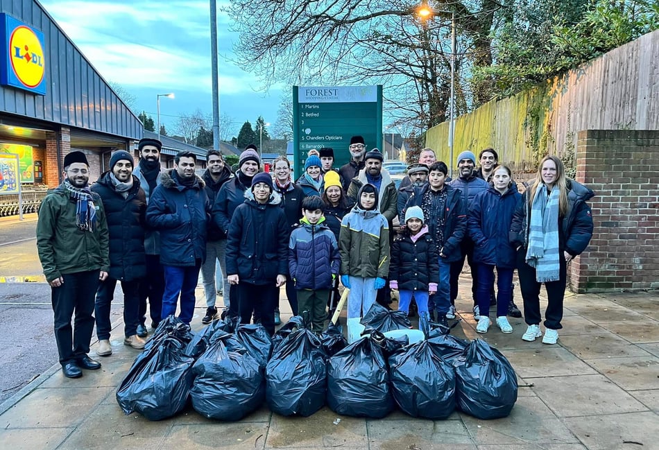 <p>More than 20 volunteers took part in the New Years Day litter pick around parts of Bordon and Worldham. Top work, everyone!</p>