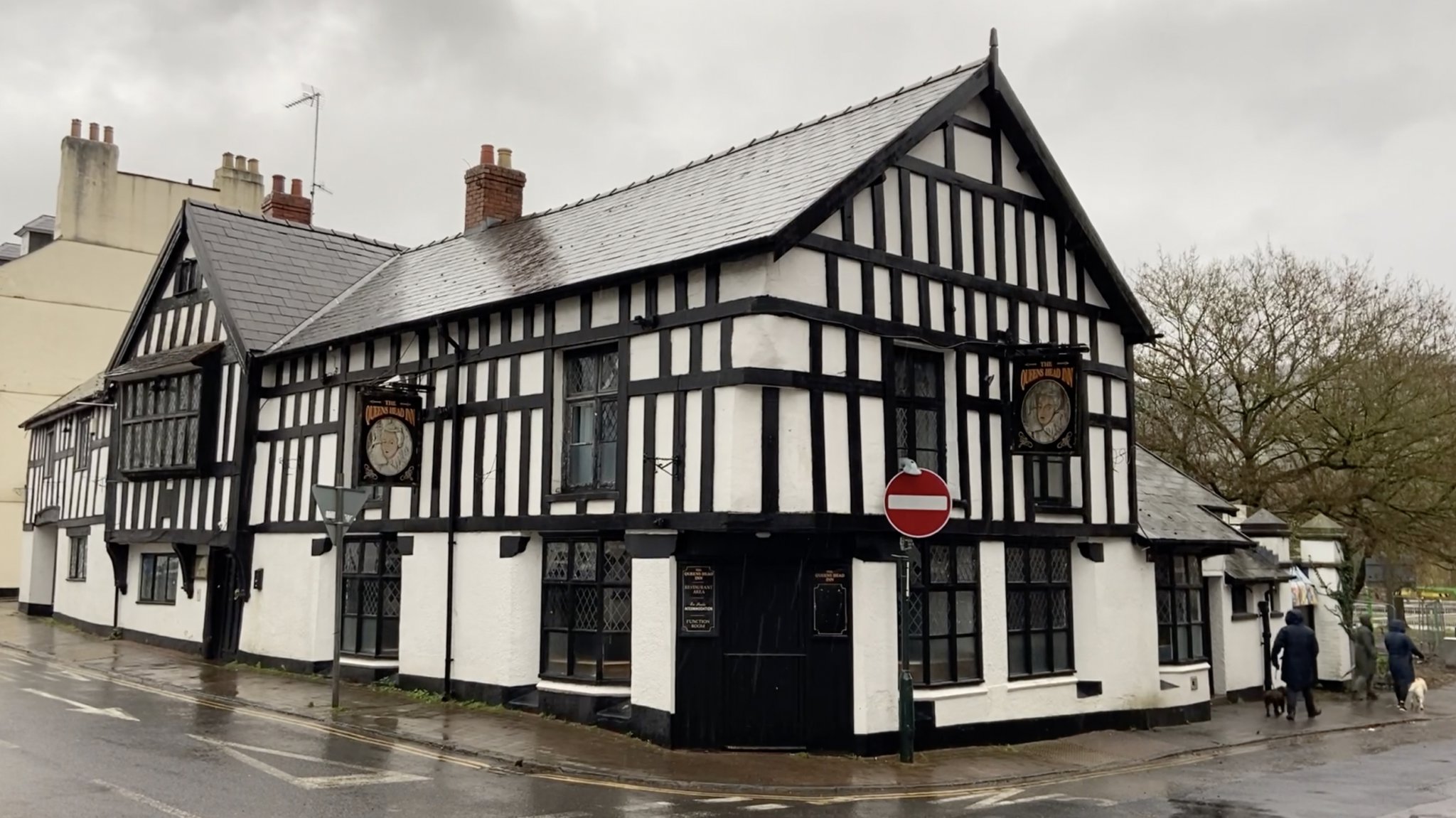 The Queen’s Head has ceased trading, following on from the closure of The Club just 300 yards away.