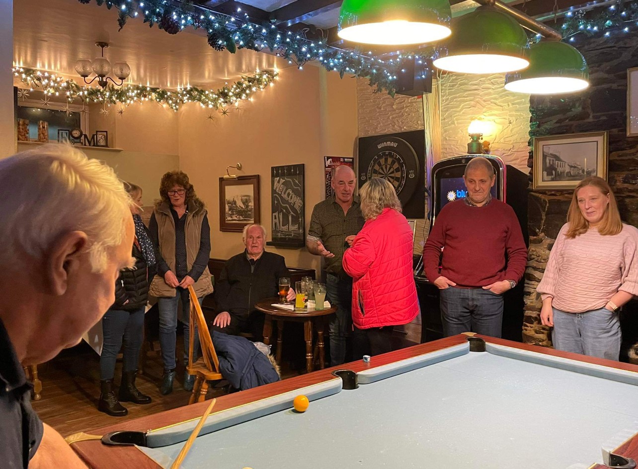 Friends and family raised a glass and picked up a cue in honour of Roy Gelling (Pictured inset)