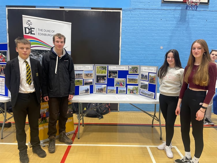 Some of the QE School Duke of Edinburgh Award Scheme participants. AQ 4123