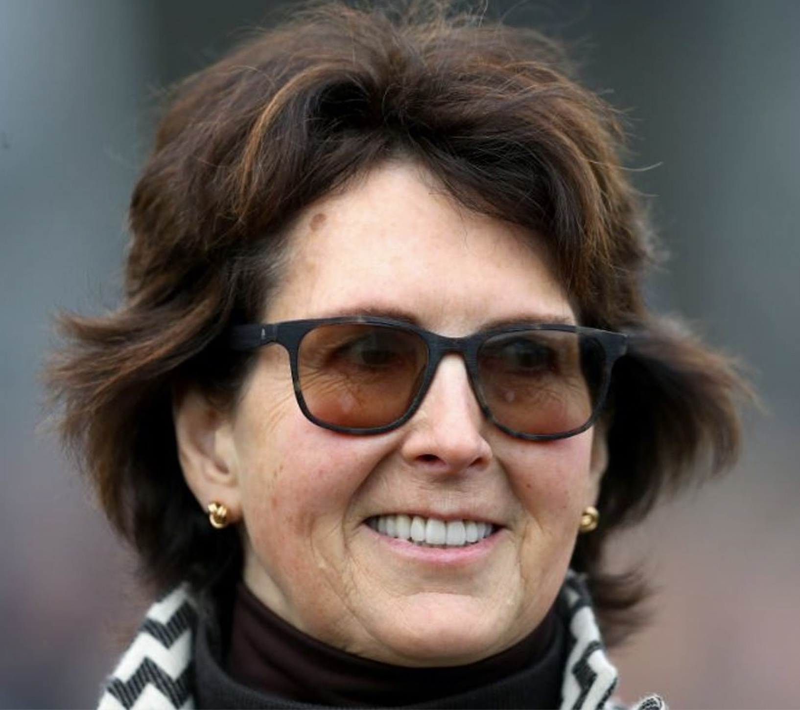 Venetia Williams’ L’Homme Presse surged into Gold Cup contention with a winning return at lingfield. Action photo: Lingfield Racecourse.