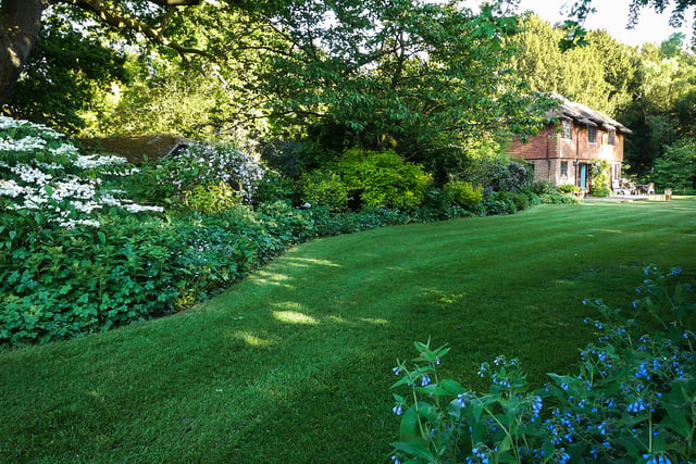 Phyllis Tuckwell calls for gardens to open their gates this spring