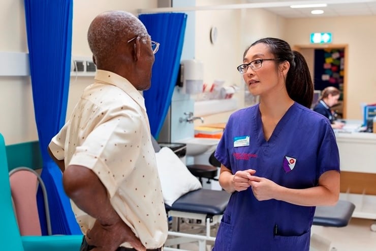 Doctor talking to outpatient.