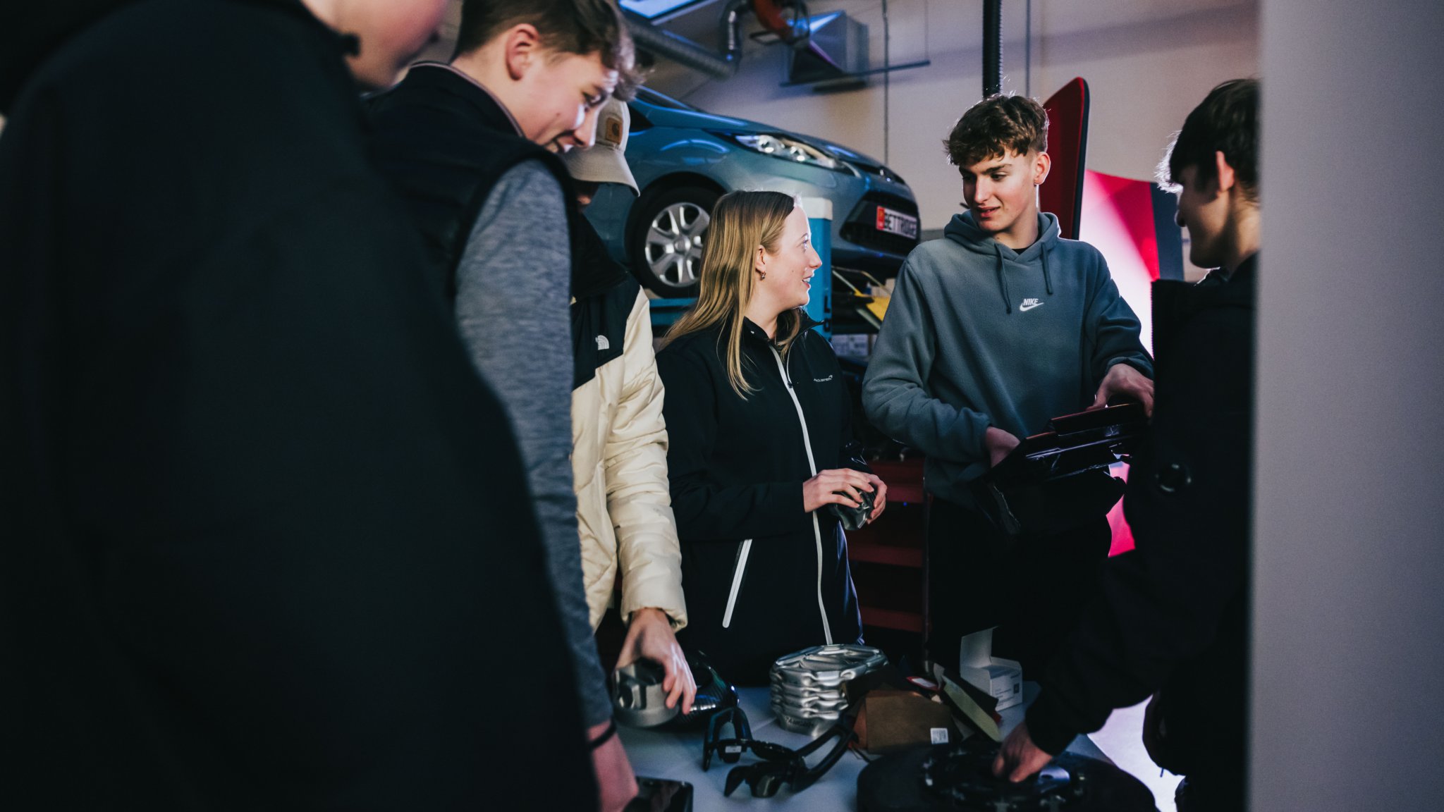 Beth Elliot talking with students