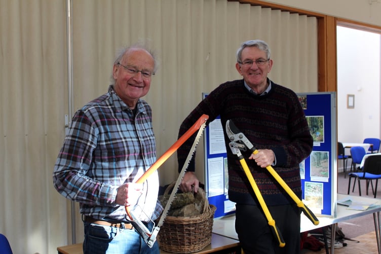 For Sustainable Crediton’s Woodland Management Group were John Craythorne (left) and Paul McLoughlin. SR 9499