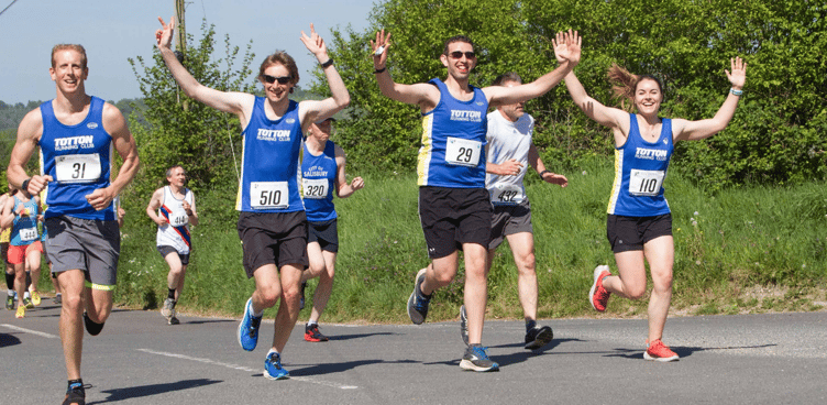Totton Running Club members in the Alton 10.