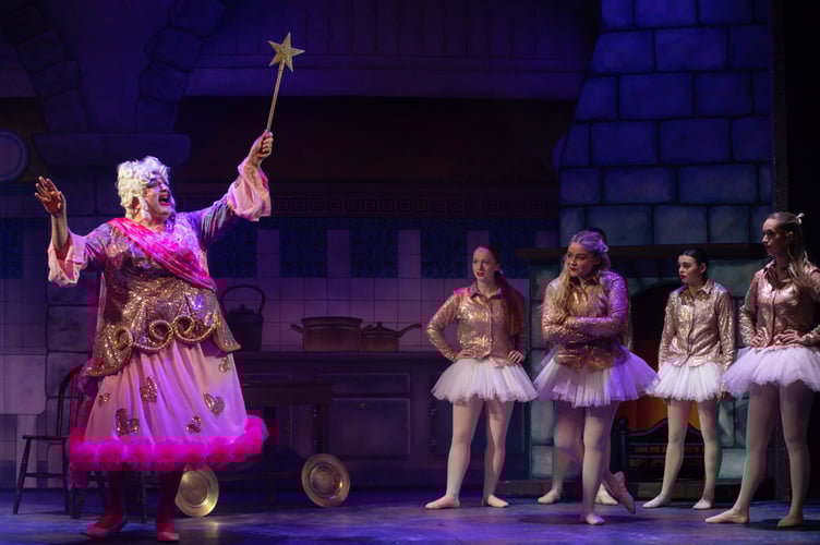 Cinderella, Theatre Royal Winchester, December 2023. 