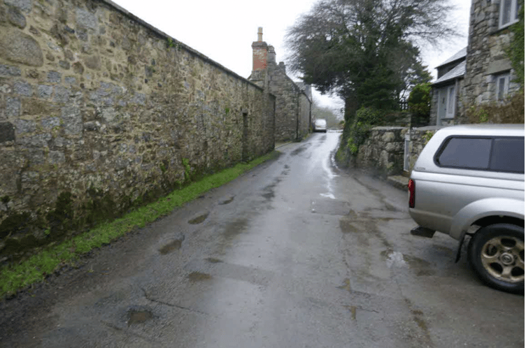 The narrow access road near to the land (Picture: Cornwall Council Planning) 