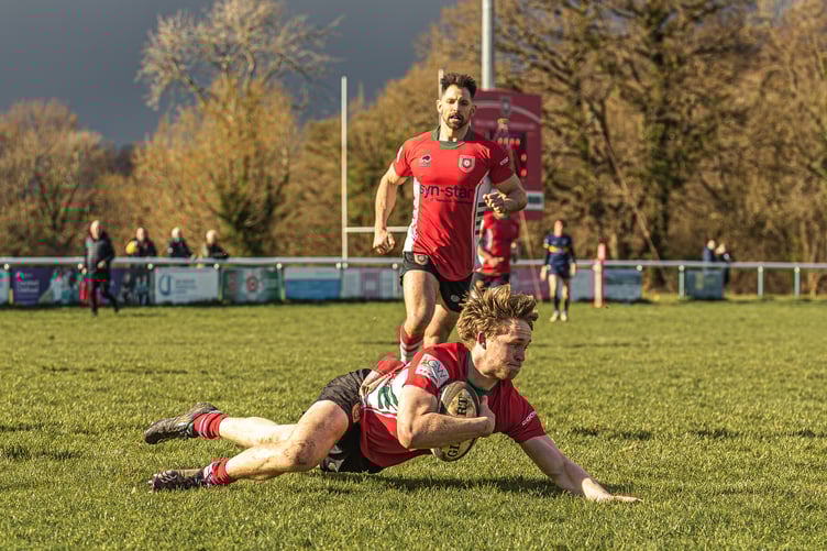 Sam Dawes scores his first try (Photo: Andi L Jones Photography)