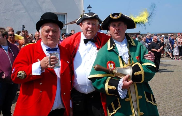 Dudley Binding (centre) in his official capacity as an ale taster.