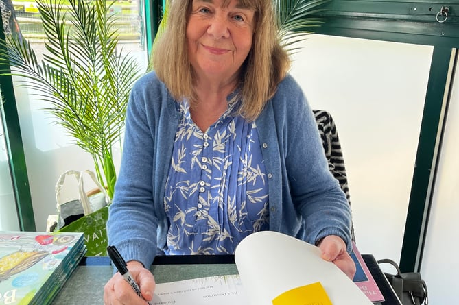 Julia Donaldson, who was celebrating her new story ‘The Bowerbird’, made the special visit to the UK’s largest bird park Birdworld on Easter Saturday, taking time out of her busy schedule to enjoy a meet-and-greet with fans, both young and old alike