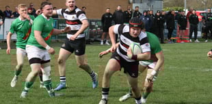Farnham eye title after Tottonians win