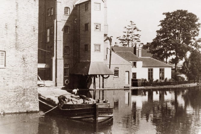 Barge Coxes Mill