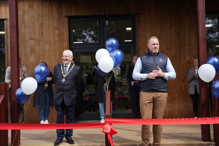 Mayor and Headteacher open Barfield School new dining room