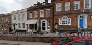 Restaurant loses alcohol licence because of illegal workers