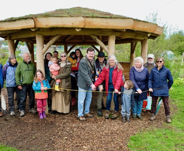 Blooming wonderful as mayor opens eco-shelter at community garden