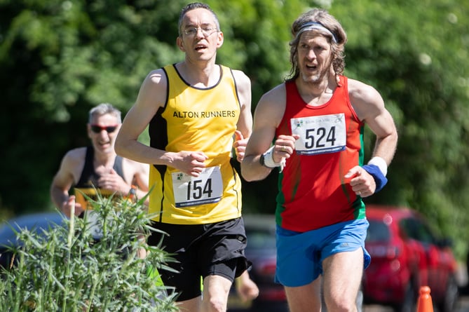 Steve Drysdale of Alton Runners and Rob Wilson of Denmead Striders (Photo: Douglas MacLean)