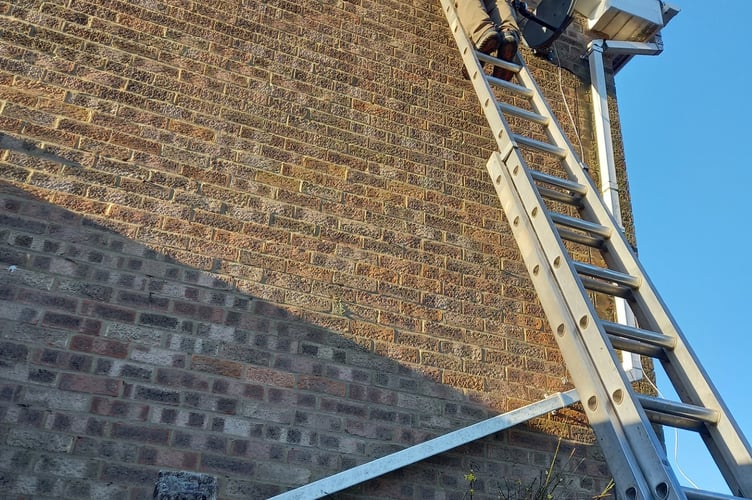 Hampshire Swifts installs a swift nest box on ACAN trustee Phinna Brealey’s house, May 2024.